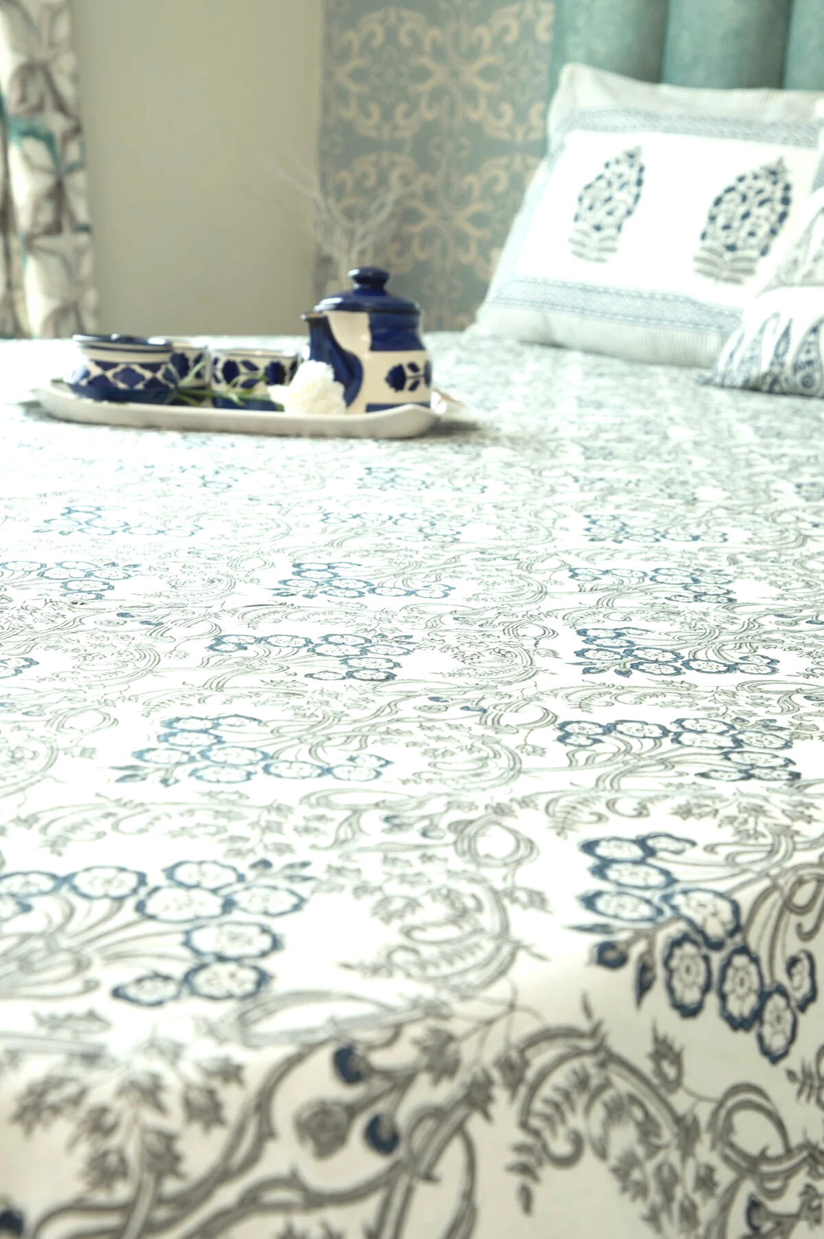 INDIGO ARABIC BOUQUET HAND BLOCK PRINT LINEN/BEDSHEET WITH GREY VINE AND FLORAL ACCENTS W/PILLOW COVERS QUEEN SIZE -229cm*275cm size)