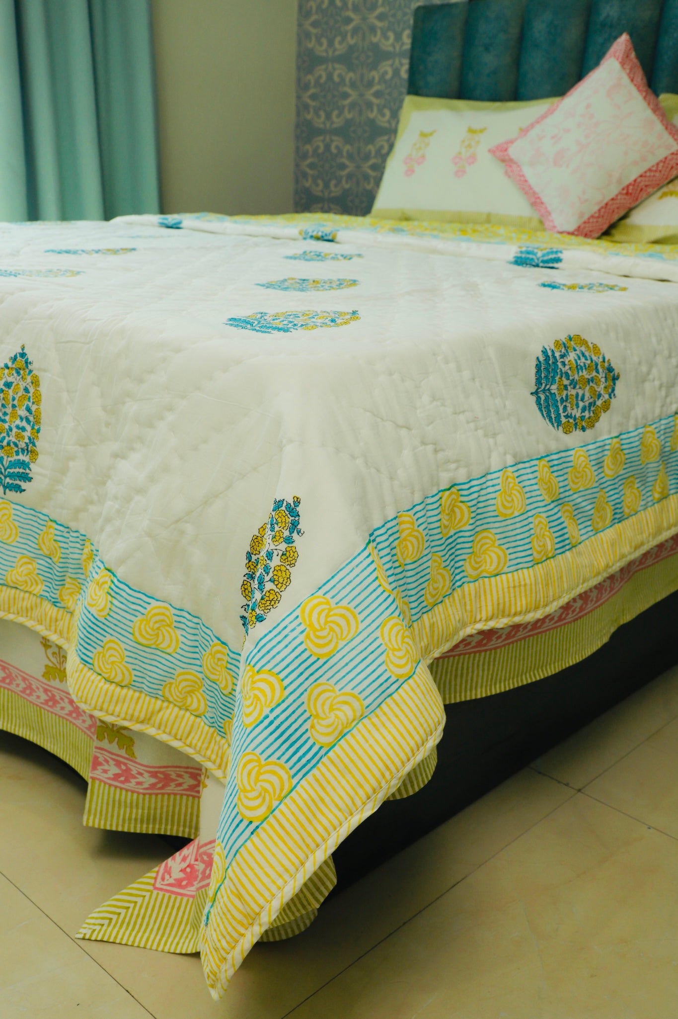 Artisan Touch ( AC )Cotton Heritage Quilt / Duvet with Mughal Vine Hand Block Print (King)