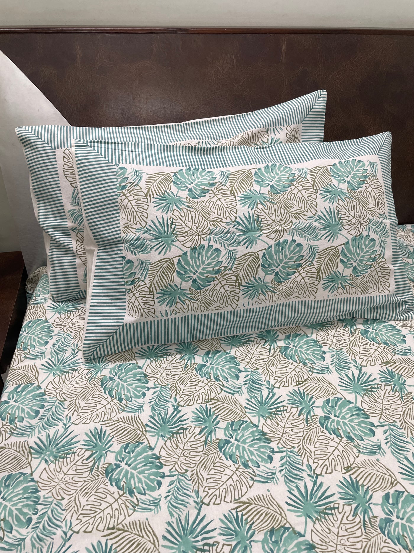 NATURE’S TOUCH HAND BLOCK PRINT LINEN/ BED SHEET WITH GREEN FLOWER VINE W/ PILLOW COVER KING SIZE- (275*275CM)