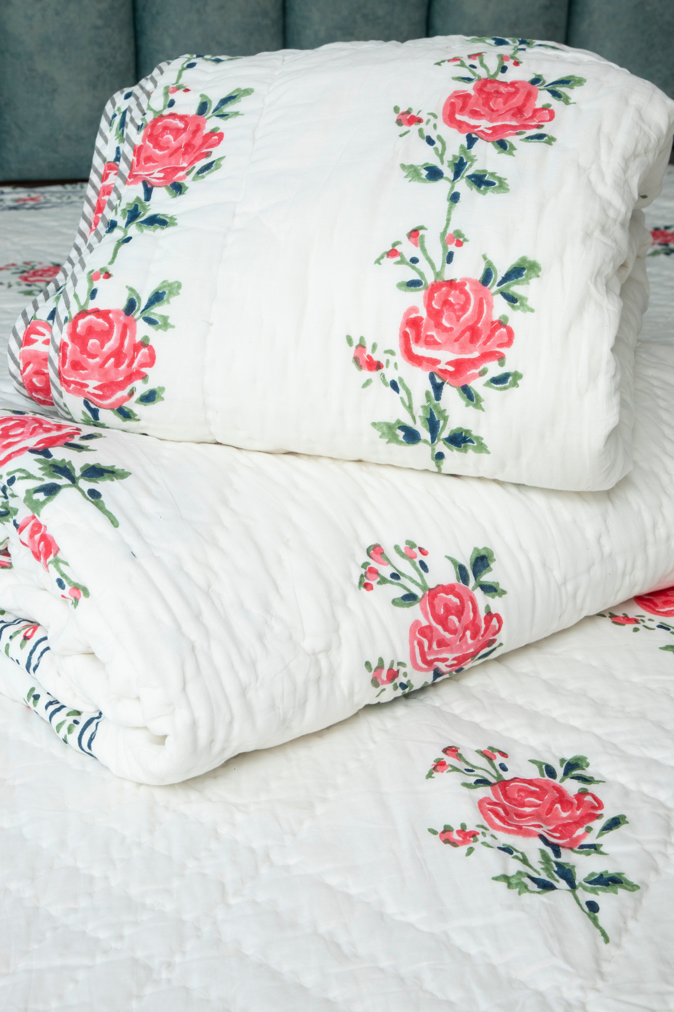 Red rose & green leaf vine duvet / handcrafted cotton quilt (Queen)