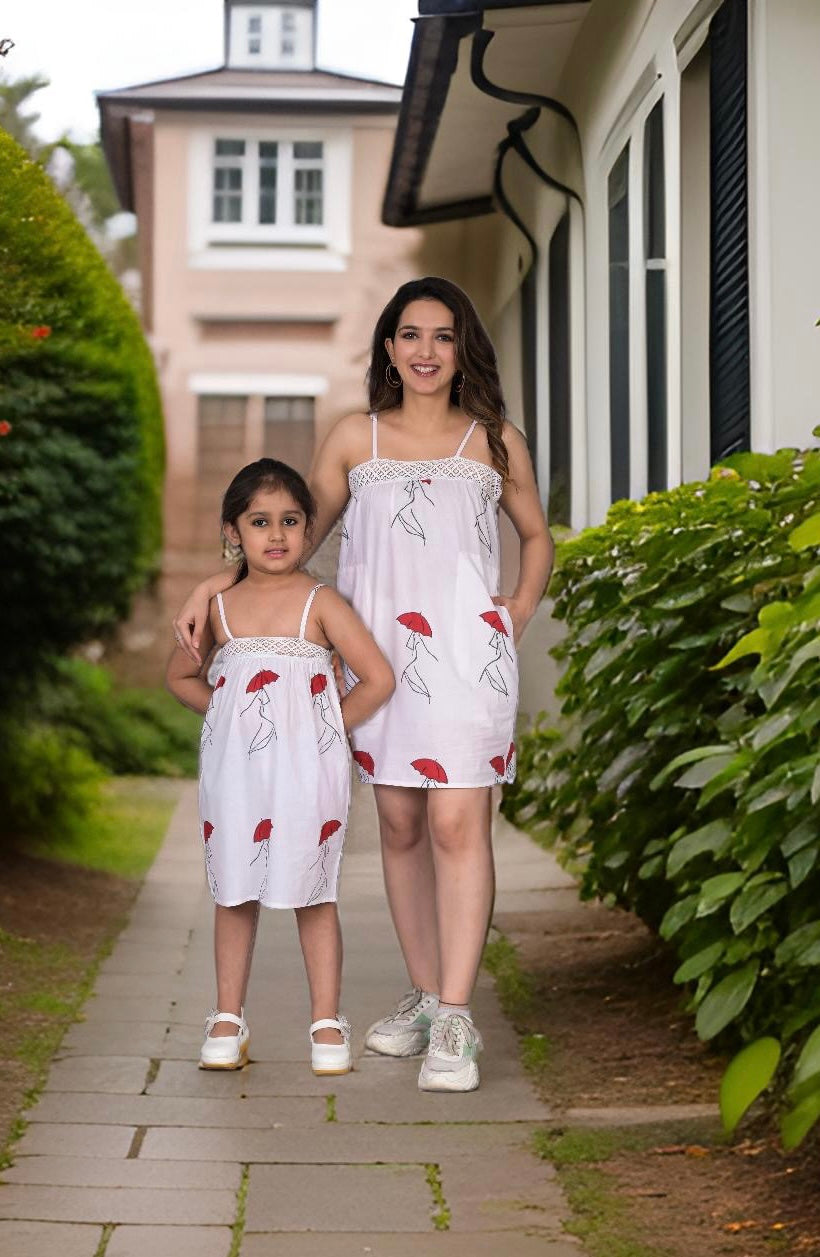 SWINGING UMBRELLA TWINNING BEACH / SLEEPWEAR TUNIC