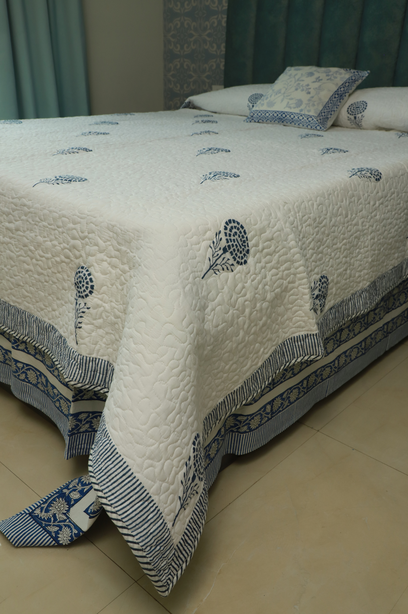 Indigo Mesh Melody Reversible Comforter With White Flower Motif