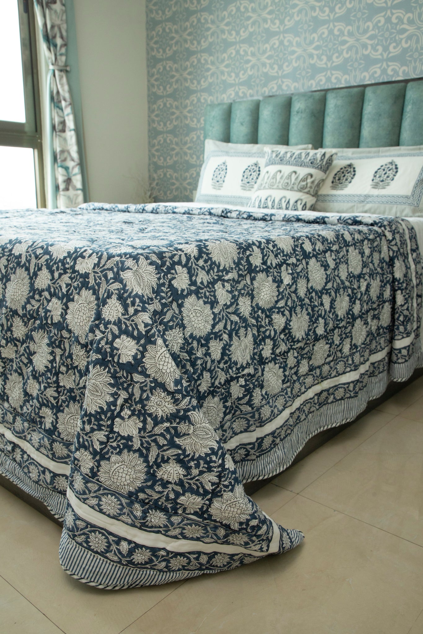 Chrysanthememum blue vine duvet  /  handcrafted cotton quilt  (KING)