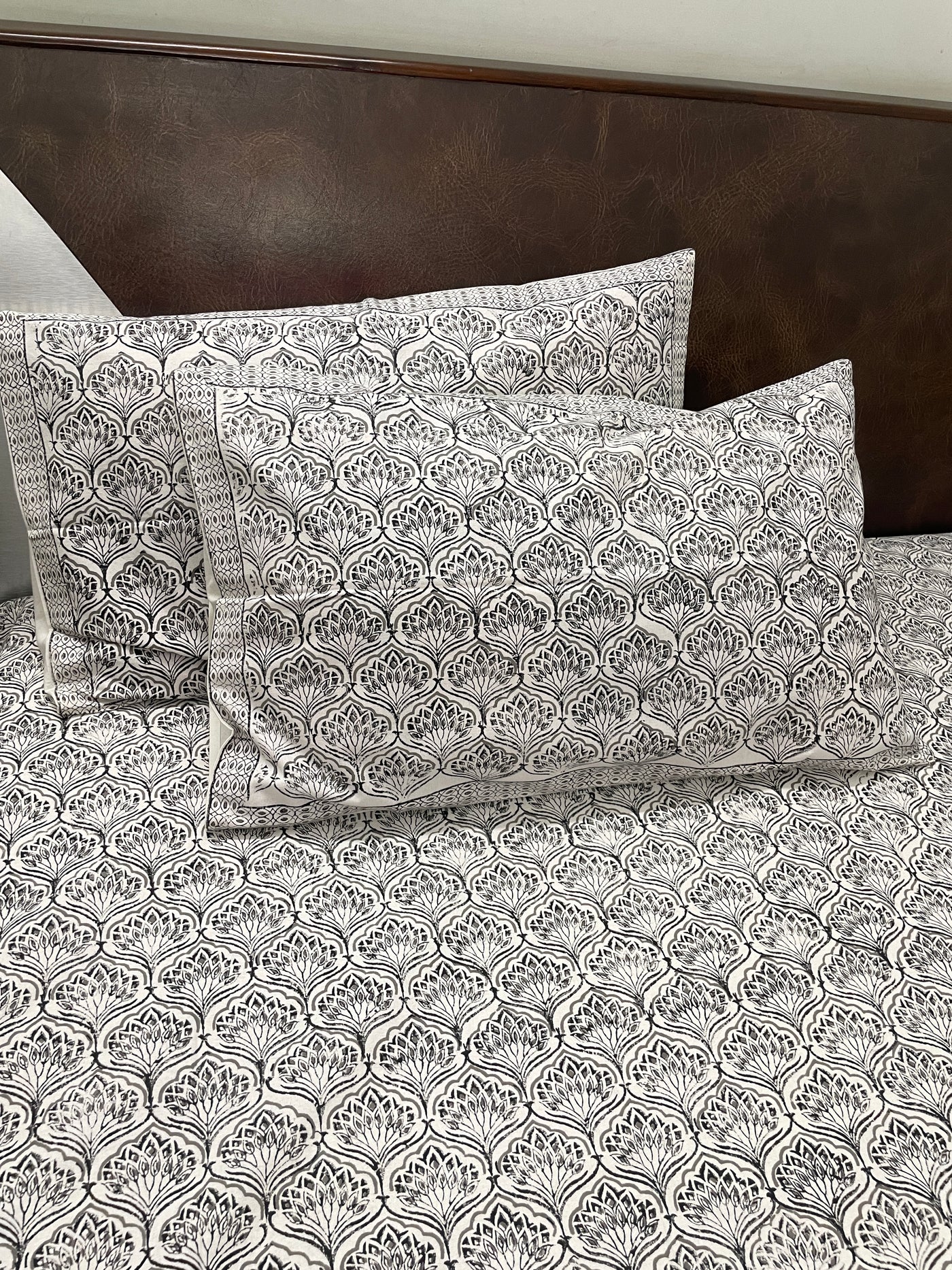 MONOCROME ELEGANCE HAND BLOCK PRINT LINEN/ BEDSHEET WITH BLACK VINE AND FLORAL ACCENT W/ PILLOW COVERS QUEEN SIZE- (229CM*275CM SIZE)