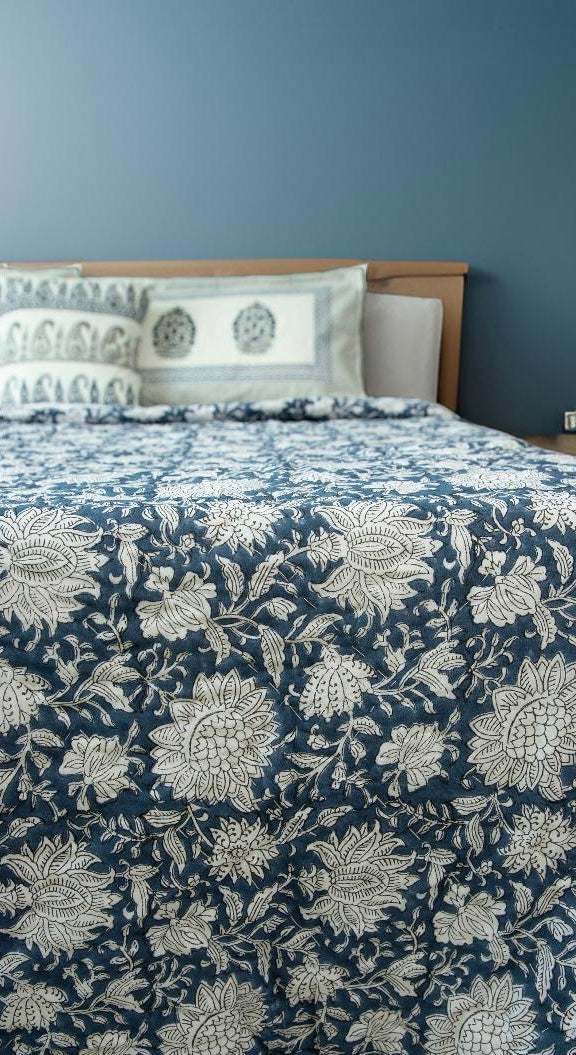 Chrysanthememum blue vine duvet  /  handcrafted cotton quilt  (KING)