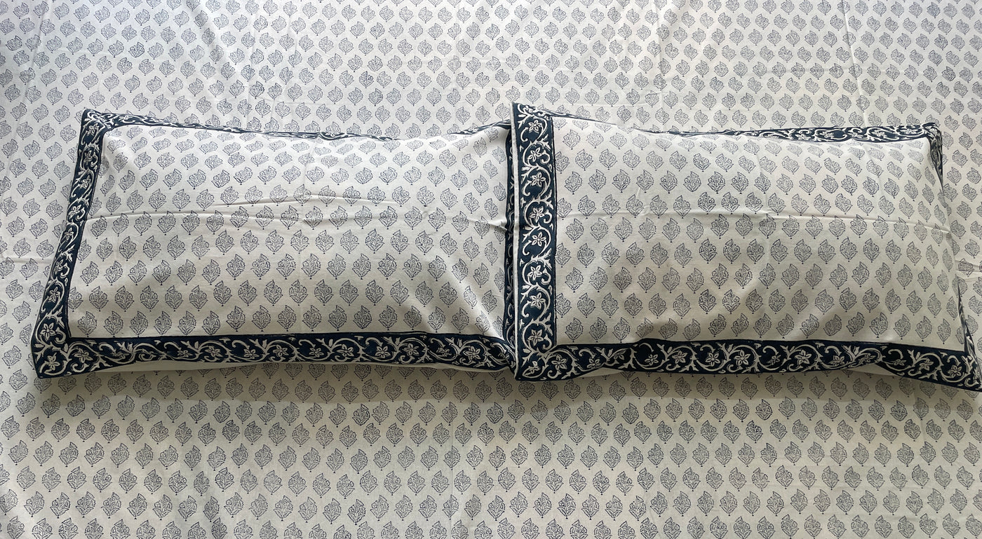 ELEGANT INDIGO FANTASY HAND BLOCK PRINT LINEN/ BED SHEET WITH MOTIF ON WHITE BASE W/ PILLOW COVER KING SIZE-(275*275 CM)