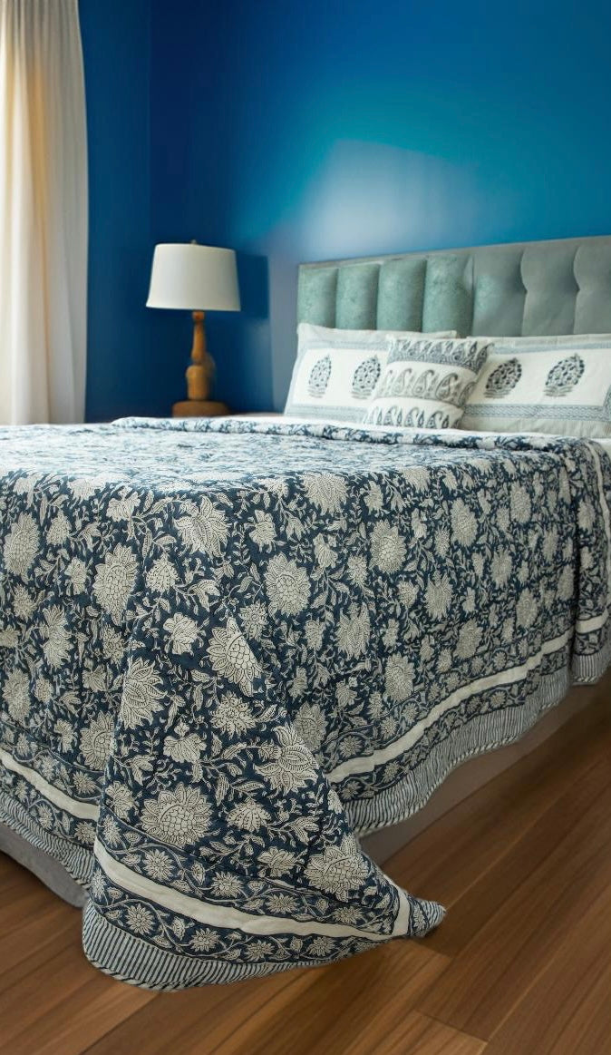 Chrysanthememum blue vine duvet  /  handcrafted cotton quilt  (KING)